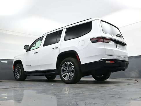 Used 2024 Jeep Wagoneer Series II image 42