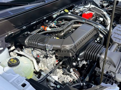 Certified 2026 Ford Maverick XLT AWD/4WD image 32