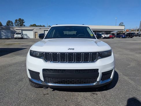 Used 2023 Jeep Grand Cherokee L Laredo image 9