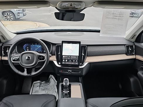 Used 2025 Volvo XC90 B6 Plus image 8