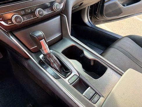 Used 2019 Honda Accord EX image 9