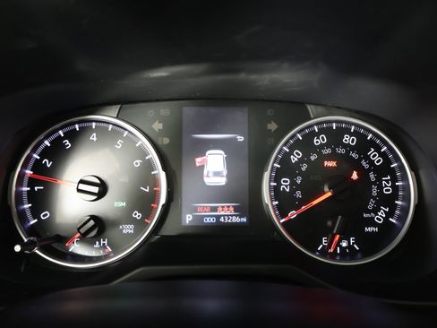 Used 2022 Toyota RAV4 XLE Premium image 18