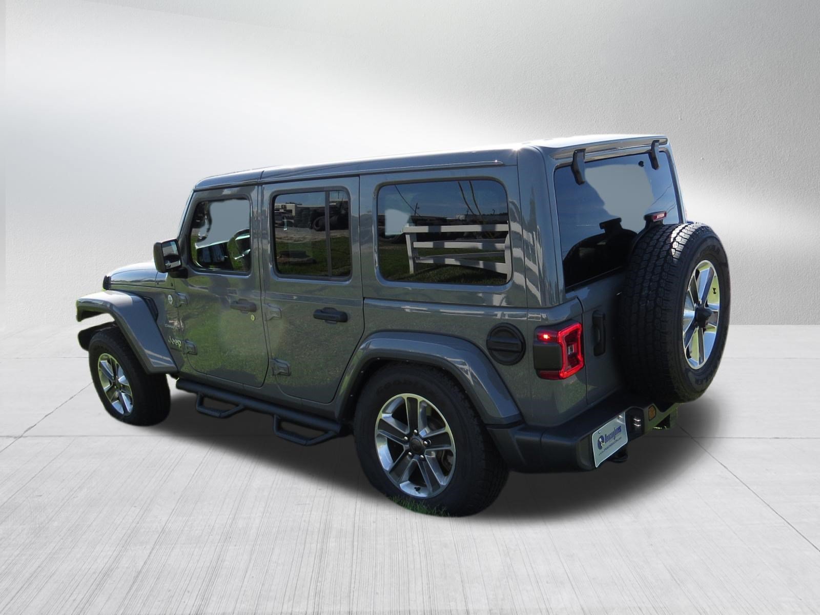 Used 2023 Jeep Wrangler Unlimited Sahara w/ Dual Top Group AWD/4WD image 6
