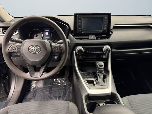 Used 2021 Toyota RAV4 LE image 10