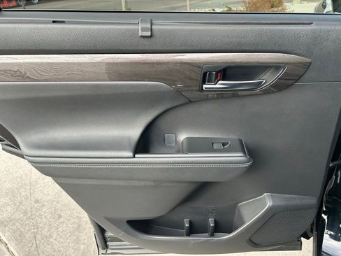 Used 2024 Toyota Highlander Limited AWD/4WD image 24