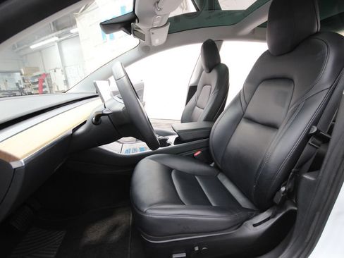 Used 2020 Tesla Model 3 Standard Range Plus RWD image 11