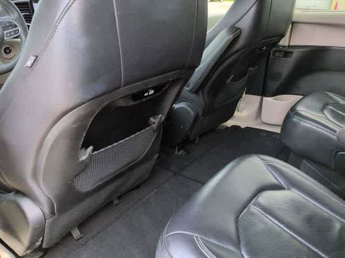 Used 2022 Chrysler Pacifica Touring-L FWD image 17