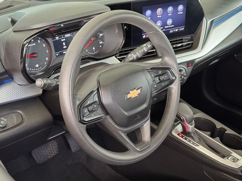 Used 2024 Chevrolet Trax LS w/ LS Convenience Package FWD image 17