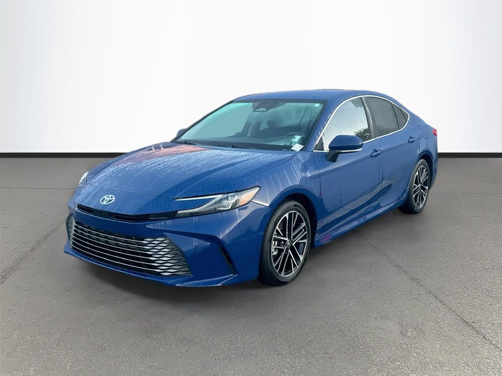 Used 2025 Toyota Camry XLE FWD image 3