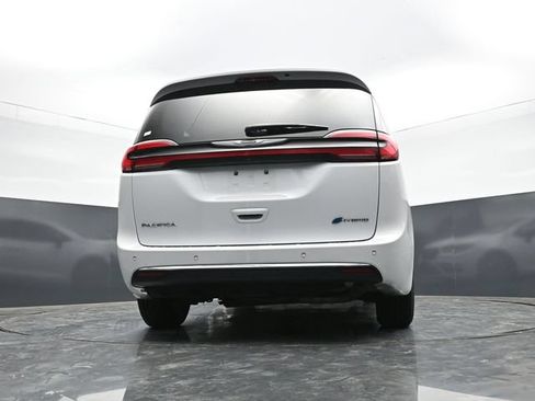 Used 2024 Chrysler Pacifica Limited FWD image 44