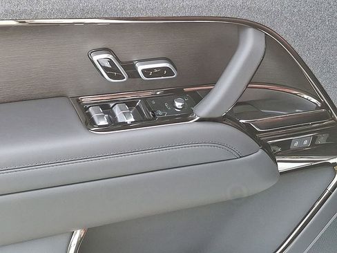 New 2025 Land Rover Range Rover Sport Dynamic SE image 9