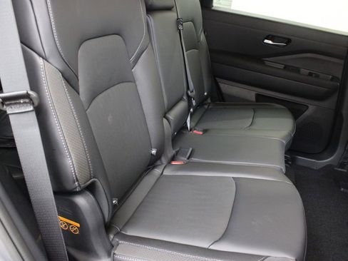 New 2026 Nissan Pathfinder SL image 18