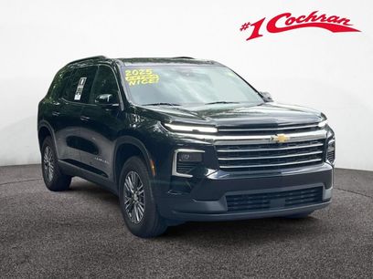 Used 2025 Chevrolet Traverse LT