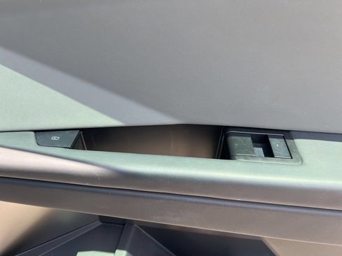 Used 2024 Tesla Cybertruck AWD Crew Cab image 16