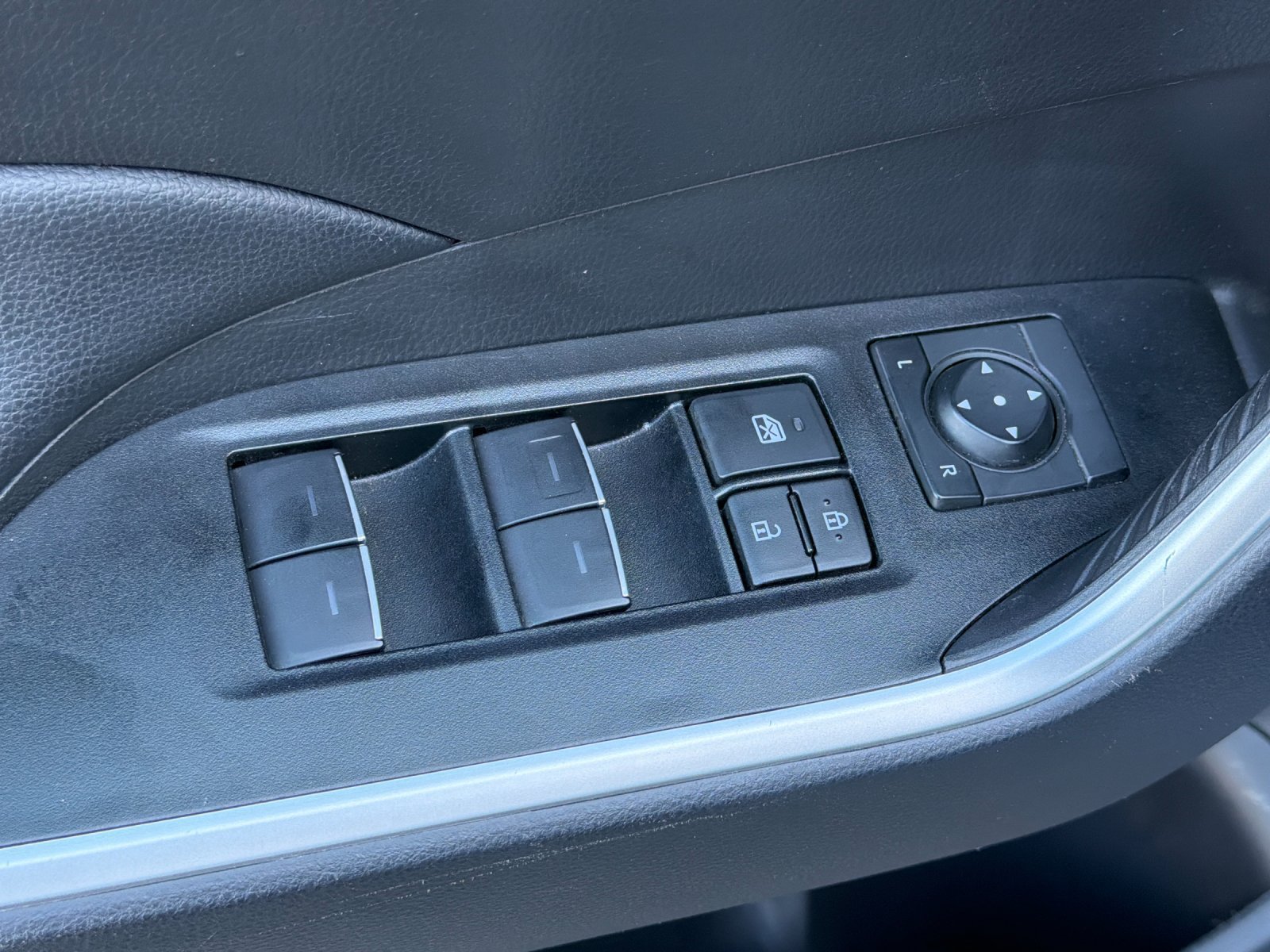 Used 2025 Toyota RAV4 XLE FWD image 11