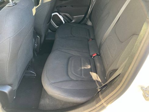 Used 2018 Jeep Renegade Latitude AWD/4WD image 21