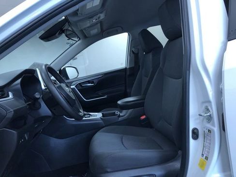 Used 2025 Toyota RAV4 XLE AWD/4WD image 19