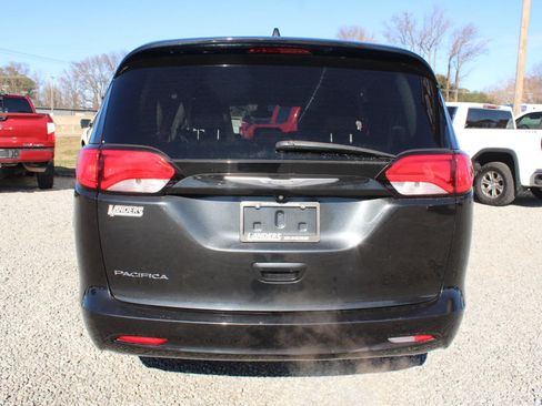 Used 2017 Chrysler Pacifica LX FWD image 9