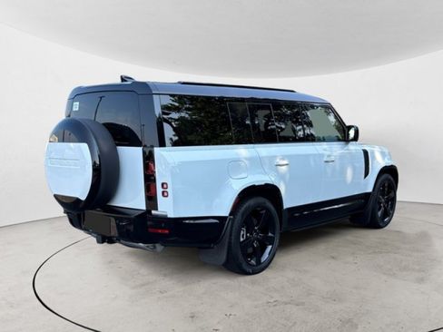 Used 2025 Land Rover Defender 130 X-Dynamic SE AWD/4WD image 4