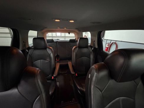 Used 2014 GMC Acadia SLT w/ Technology Package AWD/4WD image 27