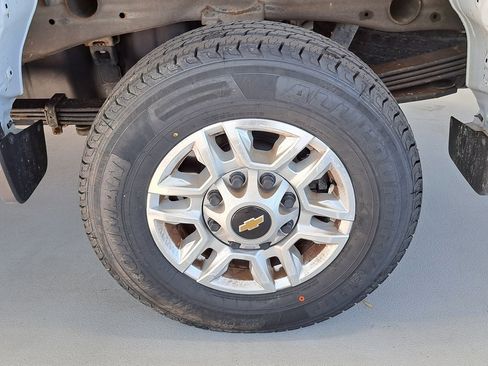 Used 2024 Chevrolet Silverado 2500 LT image 36