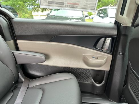 New 2026 Kia Carnival LXS image 17