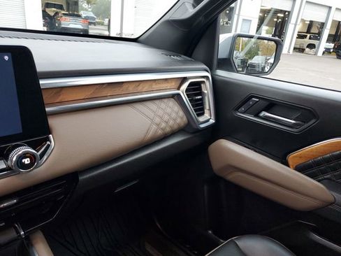 Used 2024 GMC Canyon Denali image 25