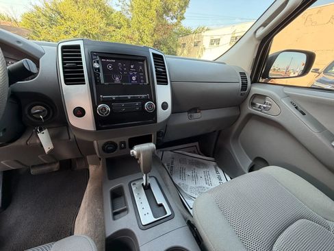 Used 2012 Nissan Frontier SV w/ SV Premium Utility Pkg RWD image 9