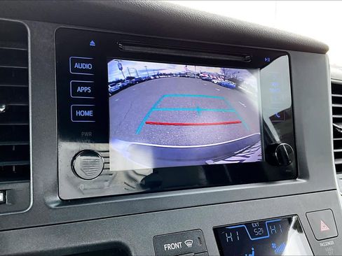 Used 2017 Toyota Sienna LE image 26