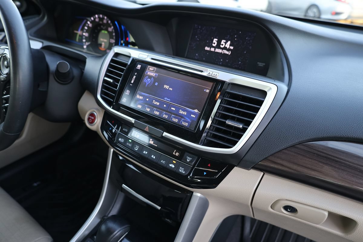 Used 2017 Honda Accord Touring image 18