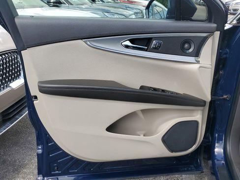 Used 2019 Lincoln Nautilus Reserve image 16