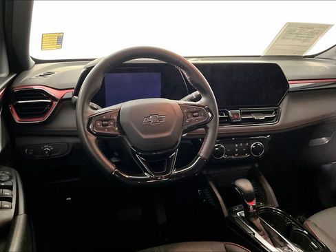 Used 2024 Chevrolet TrailBlazer RS w/ Driver Confidence Package FWD image 2