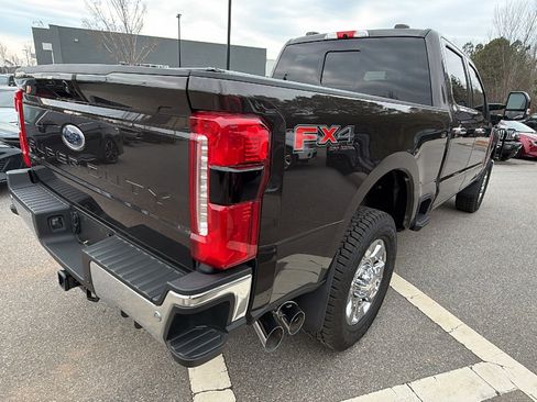 Used 2025 Ford F250 Lariat w/ Chrome Package image 8
