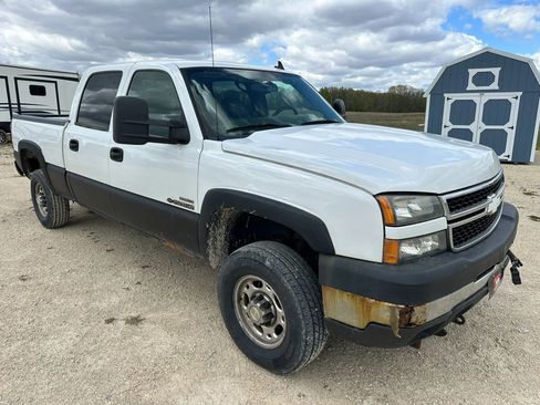 Used 2007 Chevrolet Silverado 2500 LT w/ Heavy-Duty Power Package AWD/4WD image 4