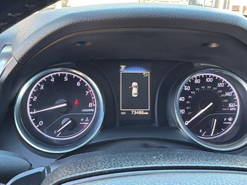 Used 2019 Toyota Camry SE FWD image 11