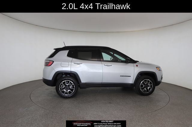 Used 2025 Jeep Compass Trailhawk AWD/4WD image 23