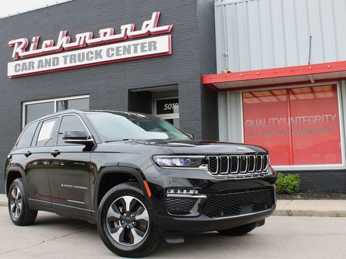 Used 2023 Jeep Grand Cherokee 4WD 4xe w/ Luxury Tech Group II image 3