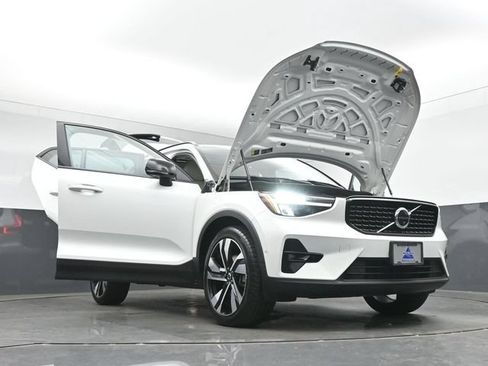 Used 2023 Volvo XC40 B5 Plus w/ Driver Assist Package AWD/4WD image 54