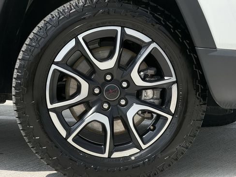 Used 2025 Jeep Compass Trailhawk image 8