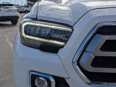 Used 2022 Toyota Tacoma Limited image 10