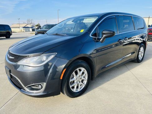 Used 2020 Chrysler Pacifica Touring w/ Cold Weather Group image 33