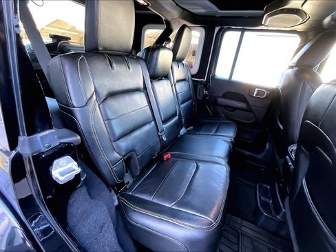 Used 2019 Jeep Wrangler Unlimited Sahara image 19