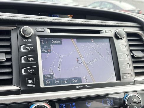 Used 2015 Toyota Highlander Limited image 3