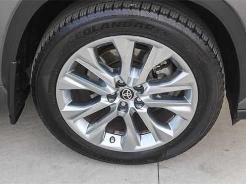 Used 2023 Toyota Highlander Limited image 16