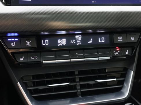 Used 2022 Audi e-tron GT Prestige image 33