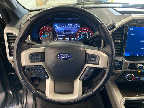 Used 2022 Ford F250 Lariat w/ Black Appearance Package image 21