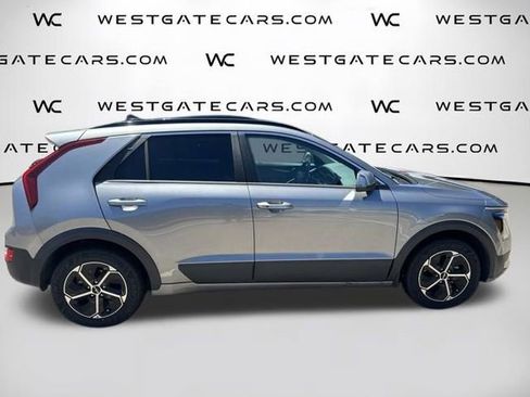 Used 2024 Kia Niro EX FWD image 8