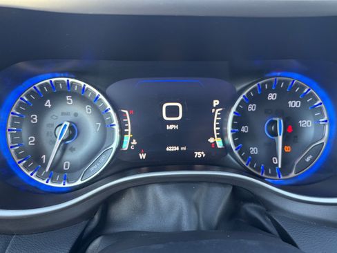 Used 2023 Chrysler Pacifica Touring-L FWD image 22