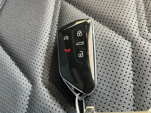 Used 2025 Volkswagen Atlas Cross Sport SE image 22