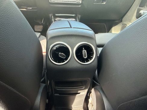 Used 2023 Mercedes-Benz GLB 250 image 15